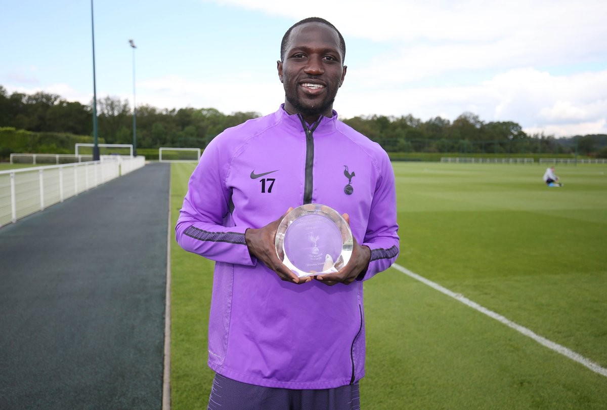 Moussa Sissoko nhận giải Player of the year - Bóng Đá