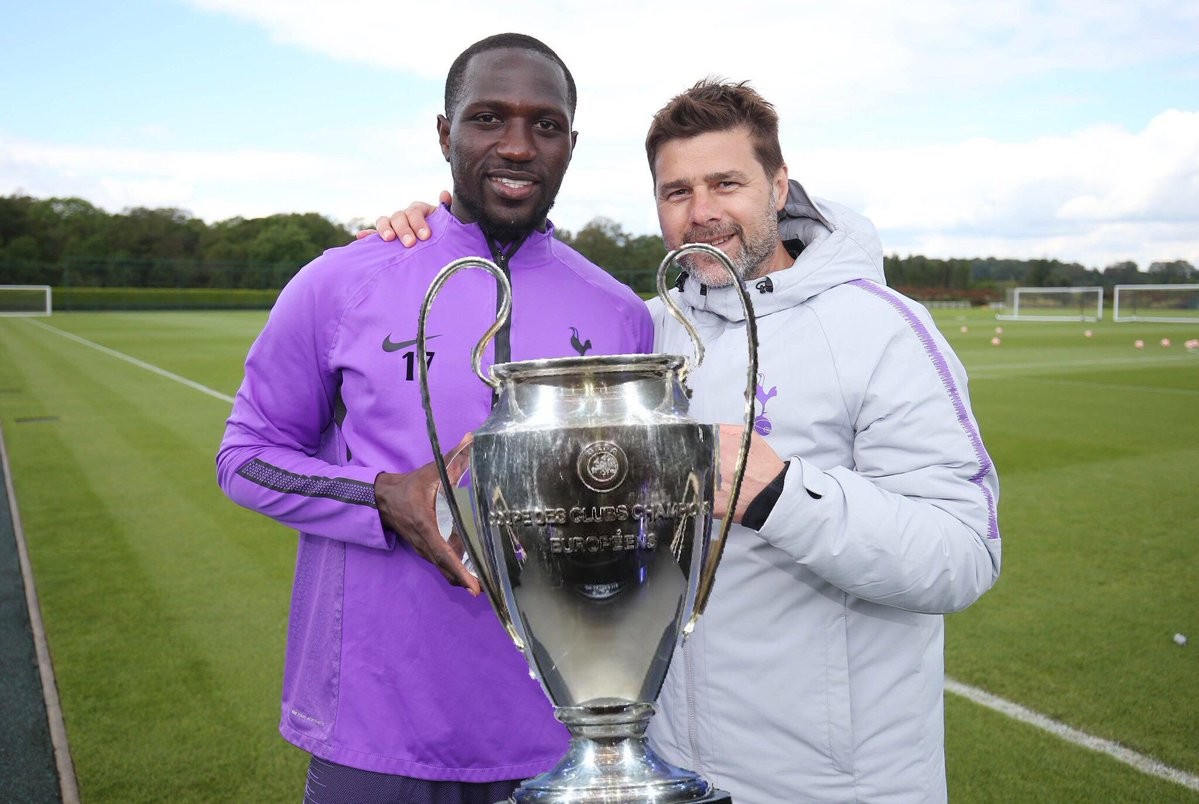 Moussa Sissoko nhận giải Player of the year - Bóng Đá
