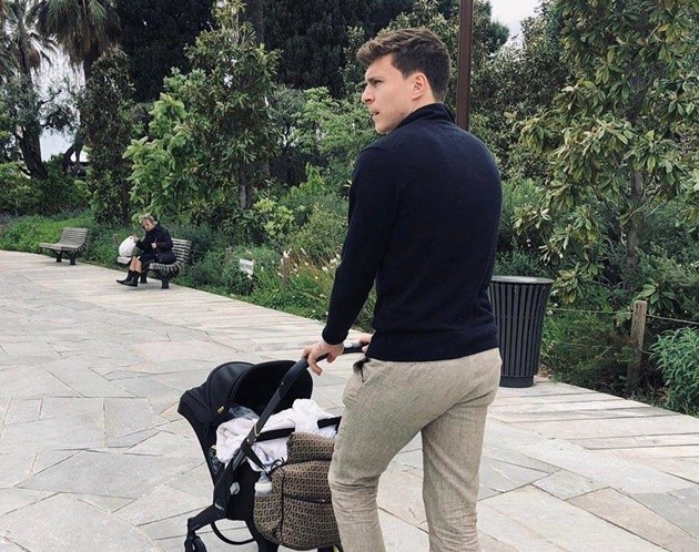  Man Utd share pics of stars including Fred and Martial on Fathers’ Day - Bóng Đá