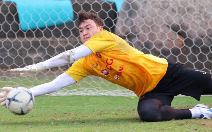 Văn Lâm chia sẻ thú vị về cuộc sống tại Muangthong United - Bóng Đá