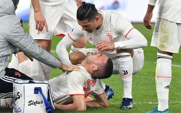 Hàng thủ Juventus tan nát, liệu Sarri có còn nhớ Emre Can? - Bóng Đá