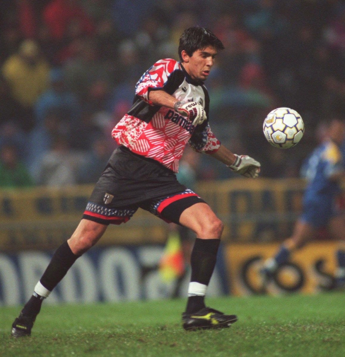 Từ Erling Haaland, nhìn lại 10 màn ra mắt ấn tượng nhất của các cầu thủ - Bóng Đá