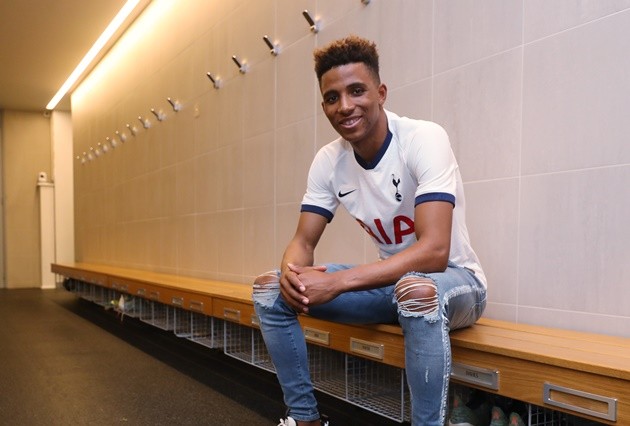 Ảnh Fernandes ký hợp đồng Tottenham - Bóng Đá