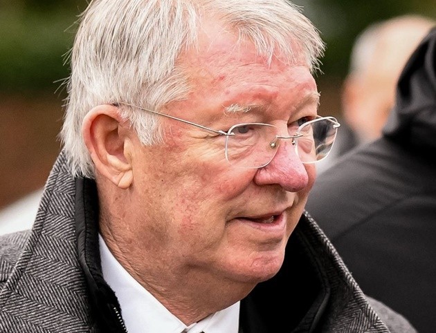 Phản ứng của Sir Alex trên khán đài - Bóng Đá