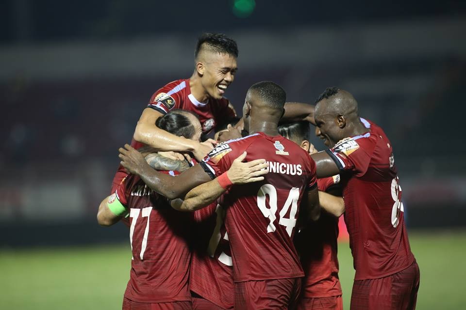 Dư âm vòng 6 V-League: HAGL thua trận thứ 4, pháo sáng nhuộm đỏ Hàng Đẫy - Bóng Đá