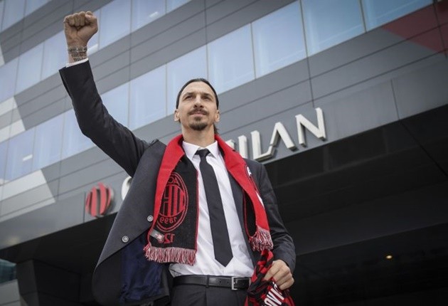 Tượng Ibra bị đập nát  - Bóng Đá