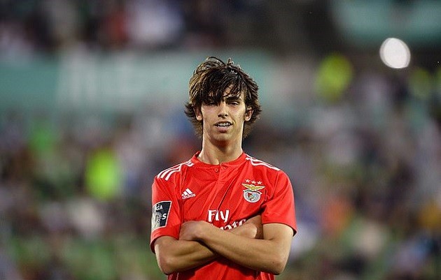 Sợ Atletico, Man Utd vung 120 triệu euro chiêu mộ 