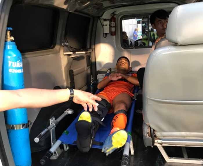 SỐC: Thủ quân U19 SHB Đà Nẵng gãy chân trong trận đấu với HAGL - Bóng Đá