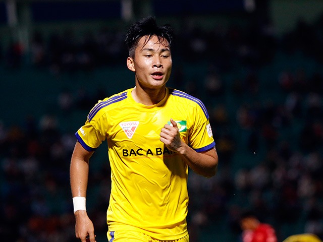 TRỰC TIẾP SLNA 0-0 HAGL (H2): Đội khách chủ động đá nhanh - Bóng Đá