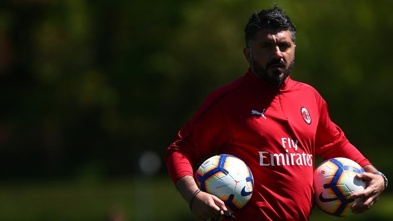 Sắp bị sa thải, HLV AC Milan vẫn được học trò ca ngợi - Bóng Đá