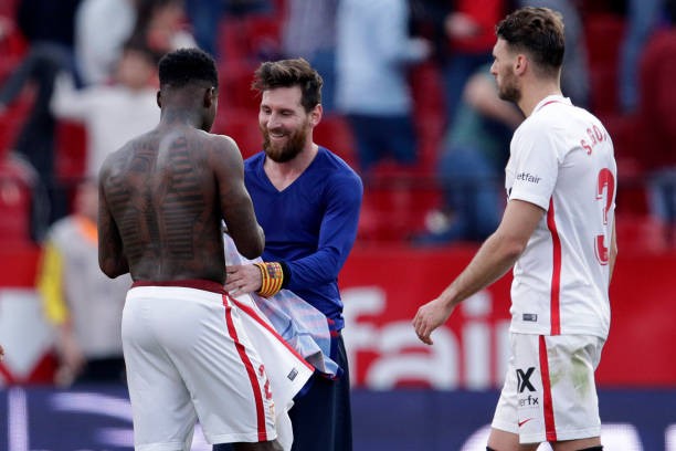 Bỏ lỡ cơ hội mười mươi, 'thanh niên số hưởng' được Messi an ủi bằng món quà quý giá - Bóng Đá