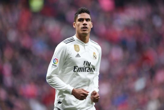 Varane nói với đồng đội về khả năng khoác áo Man Utd - Bóng Đá