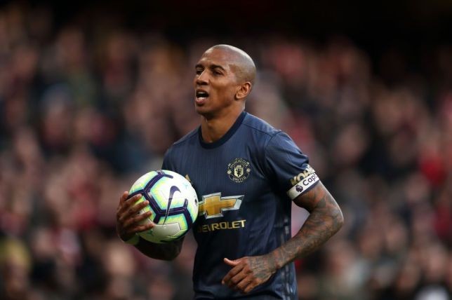 Keown: Man Utd nên thay thế Young - Bóng Đá