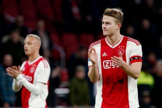 Berbatov muốn MU xúc De Ligt - Bóng Đá