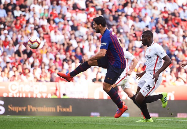 Bỏ lỡ cơ hội mười mươi, 'thanh niên số hưởng' được Messi an ủi bằng món quà quý giá - Bóng Đá