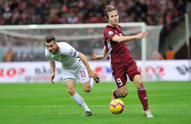 Piatek gọi Lewandowski trả lời, Ba Lan vững vàng trên đỉnh - Bóng Đá