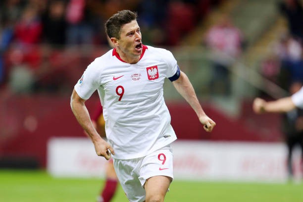 Piatek gọi Lewandowski trả lời, Ba Lan vững vàng trên đỉnh - Bóng Đá