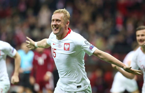 Piatek gọi Lewandowski trả lời, Ba Lan vững vàng trên đỉnh - Bóng Đá