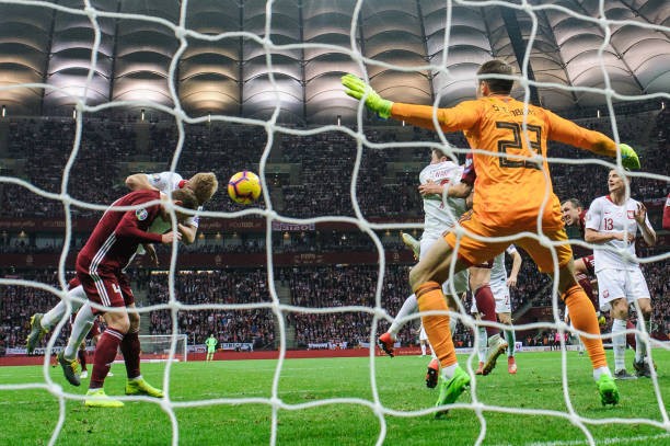 Piatek gọi Lewandowski trả lời, Ba Lan vững vàng trên đỉnh - Bóng Đá