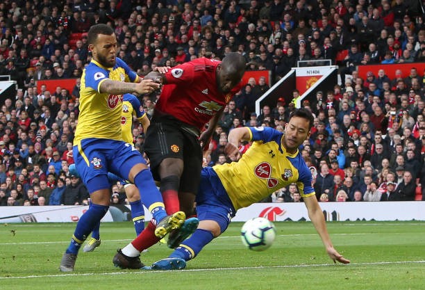 Làm nền 2 siêu phẩm và đây là cách De Gea được Lukaku an ủi - Bóng Đá