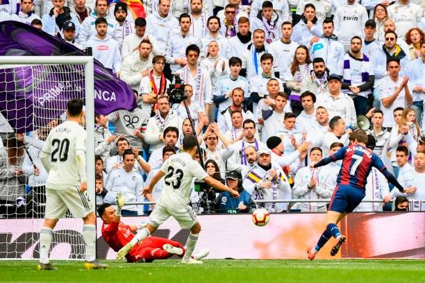 'Điệp viên' Barca gieo sầu, Real trải qua 90 phút đầy khó khăn tại Bernabeu - Bóng Đá