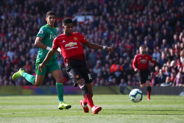 Dứt điểm kém hơn gấp 2 lần, Man United vẫn có được món quà gửi tặng Solskjaer - Bóng Đá