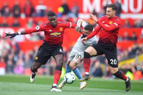 Declan Rice khiến Phil Jones đổ máu - Bóng Đá
