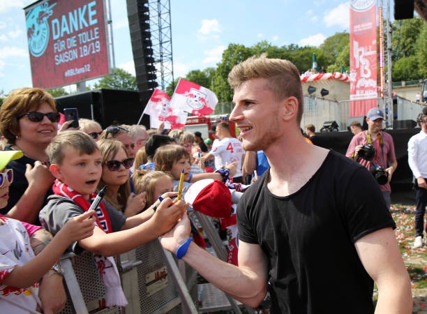 Trắng tay hoàn toàn, CLB này vẫn ăn mừng hoành tráng - Bóng Đá