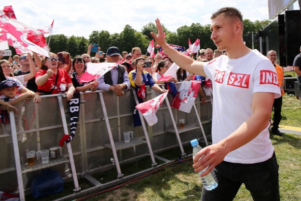 Trắng tay hoàn toàn, CLB này vẫn ăn mừng hoành tráng - Bóng Đá