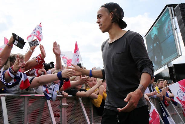 Trắng tay hoàn toàn, CLB này vẫn ăn mừng hoành tráng - Bóng Đá