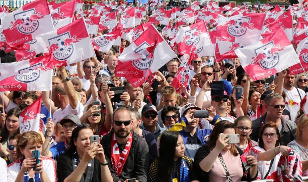 Trắng tay hoàn toàn, CLB này vẫn ăn mừng hoành tráng - Bóng Đá