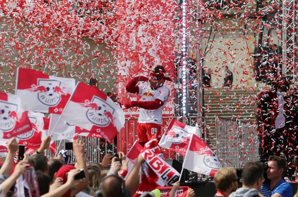 Trắng tay hoàn toàn, CLB này vẫn ăn mừng hoành tráng - Bóng Đá