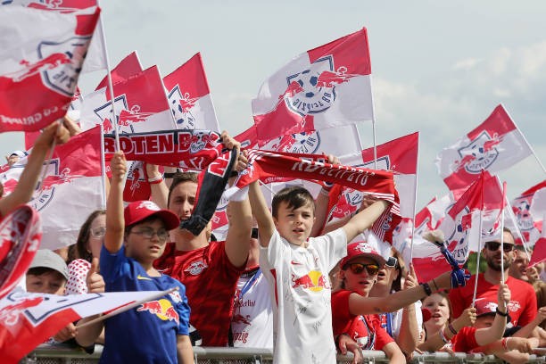 Trắng tay hoàn toàn, CLB này vẫn ăn mừng hoành tráng - Bóng Đá