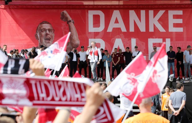 Trắng tay hoàn toàn, CLB này vẫn ăn mừng hoành tráng - Bóng Đá