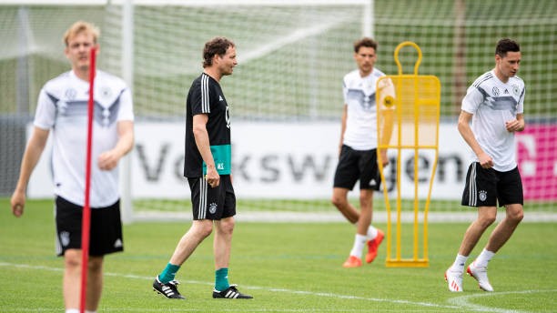 Joachim Low vắng mặt và đây là không khí tại đội tuyển Đức lúc này - Bóng Đá
