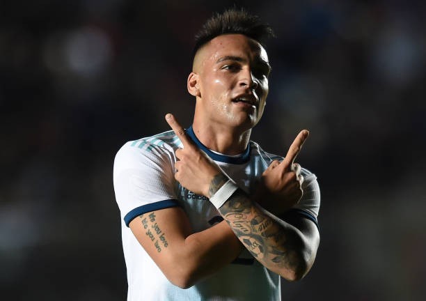 Ronaldo gọi, Messi 'suýt' trả lời, Argentina đại thắng trên sân nhà - Bóng Đá