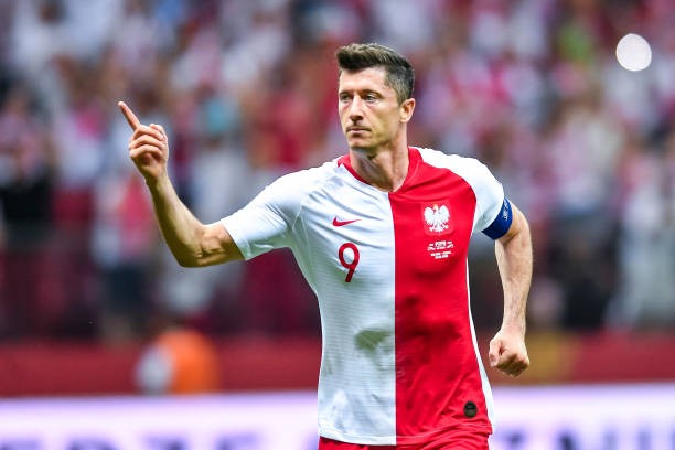 Hủy diệt đội nhì bảng, Lewy và đồng đội quá mạnh vào lúc này - Bóng Đá