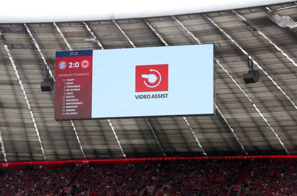 Nhận thẻ vàng sau khi ghi bàn, Ribery hành động 'sốc' với trọng tài - Bóng Đá