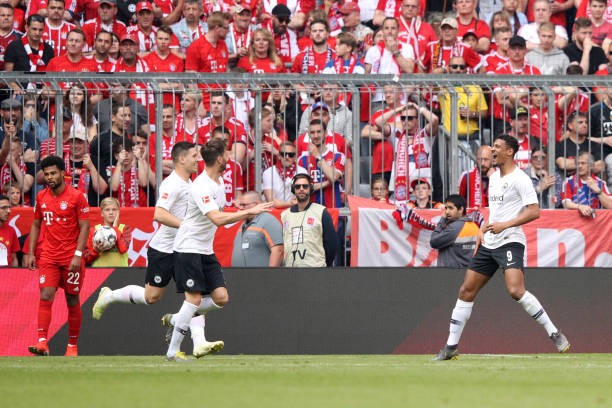 Nhận thẻ vàng sau khi ghi bàn, Ribery hành động 'sốc' với trọng tài - Bóng Đá