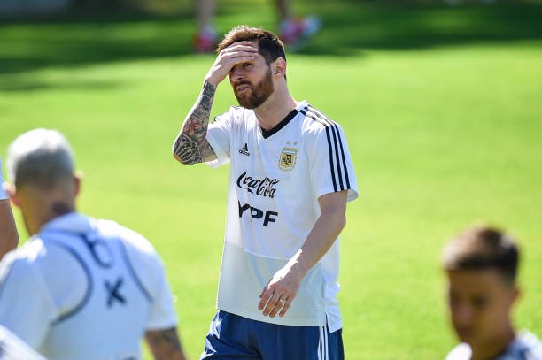 Lần đầu xuất hiện sau thất bại, đây là thái độ 'kỳ lạ' của Messi - Bóng Đá