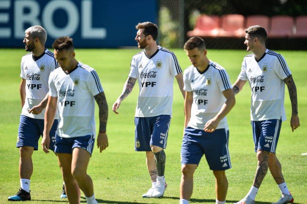 Lần đầu xuất hiện sau thất bại, đây là thái độ 'kỳ lạ' của Messi - Bóng Đá