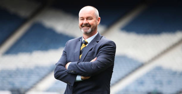 Huyền thoại Chelsea ngồi vào ghế nóng, Andrew Robertson đã thấy mặt trời (Steve Clarke) - Bóng Đá