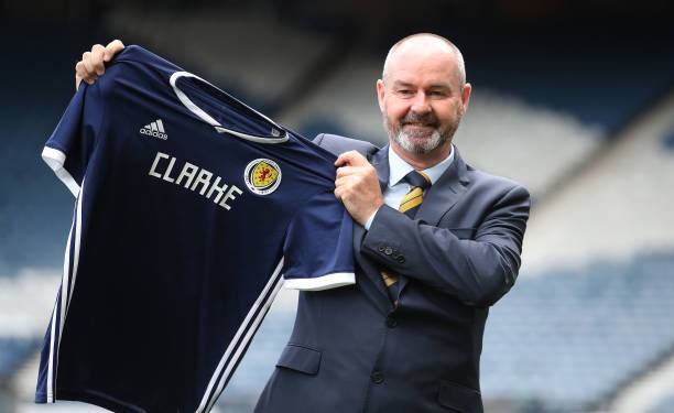 Huyền thoại Chelsea ngồi vào ghế nóng, Andrew Robertson đã thấy mặt trời (Steve Clarke) - Bóng Đá