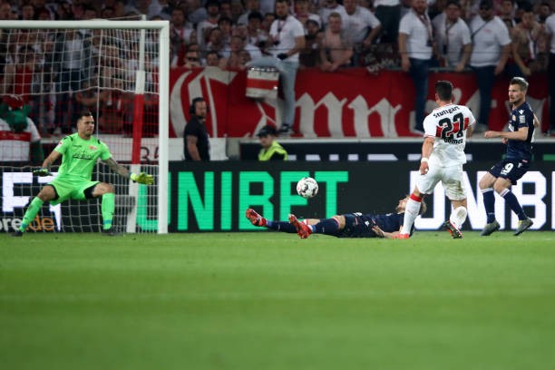 Bất lợi trên sân nhà, Nhà vô địch thế giới nguy cơ xuống hạng (Parvard) - Bóng Đá