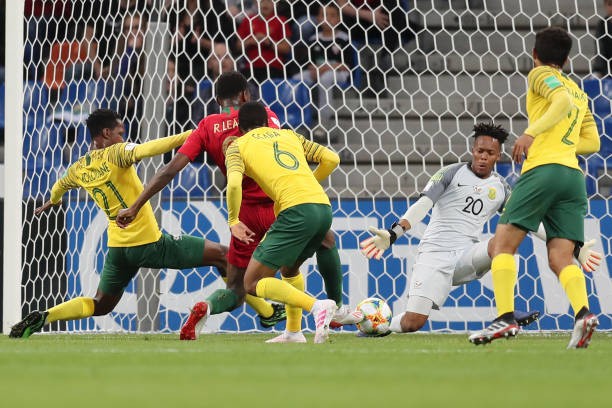 Vô địch châu Âu, đàn em Ronaldo vẫn 'sấp mặt' tại vòng bảng World Cup - Bóng Đá