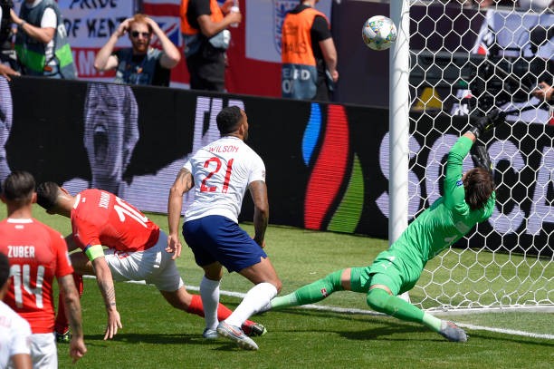 Cởi găng đá 'pen, Pickford mang về huy chương cho Tam sư - Bóng Đá