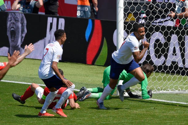 Cởi găng đá 'pen, Pickford mang về huy chương cho Tam sư - Bóng Đá