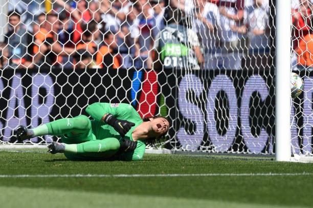 Cởi găng đá 'pen, Pickford mang về huy chương cho Tam sư - Bóng Đá