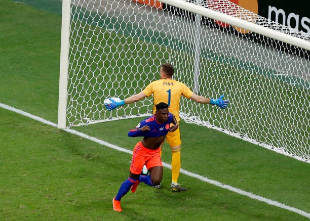 Tấn công nhiều không ghi bàn, Argentina gục ngã cay đắng ngày ra quân - Bóng Đá