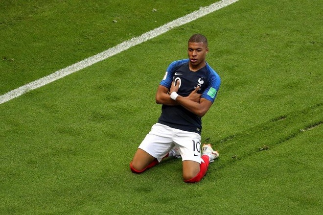 Pele gặp Kylian Mbappe tại sự kiện đồng hồ Thụy Sĩ - Bóng Đá
